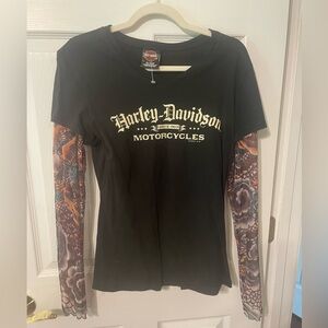 Vintage Harley Davidson T-Shirt one of a kind graphic with a crewneck neckline